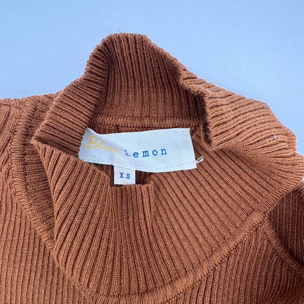 Cozy Brown Ribbed Sweater - Picture 3 of 3